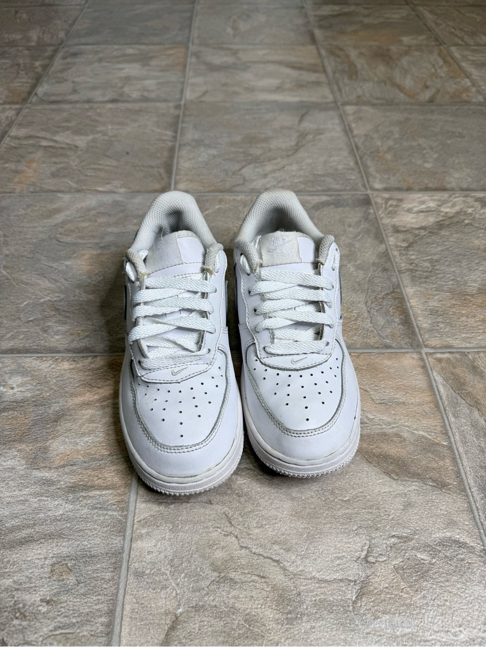 Nike Air Force 1 Low Triple White PS Shoe Size 2Y White DH2925-111 Preowned
